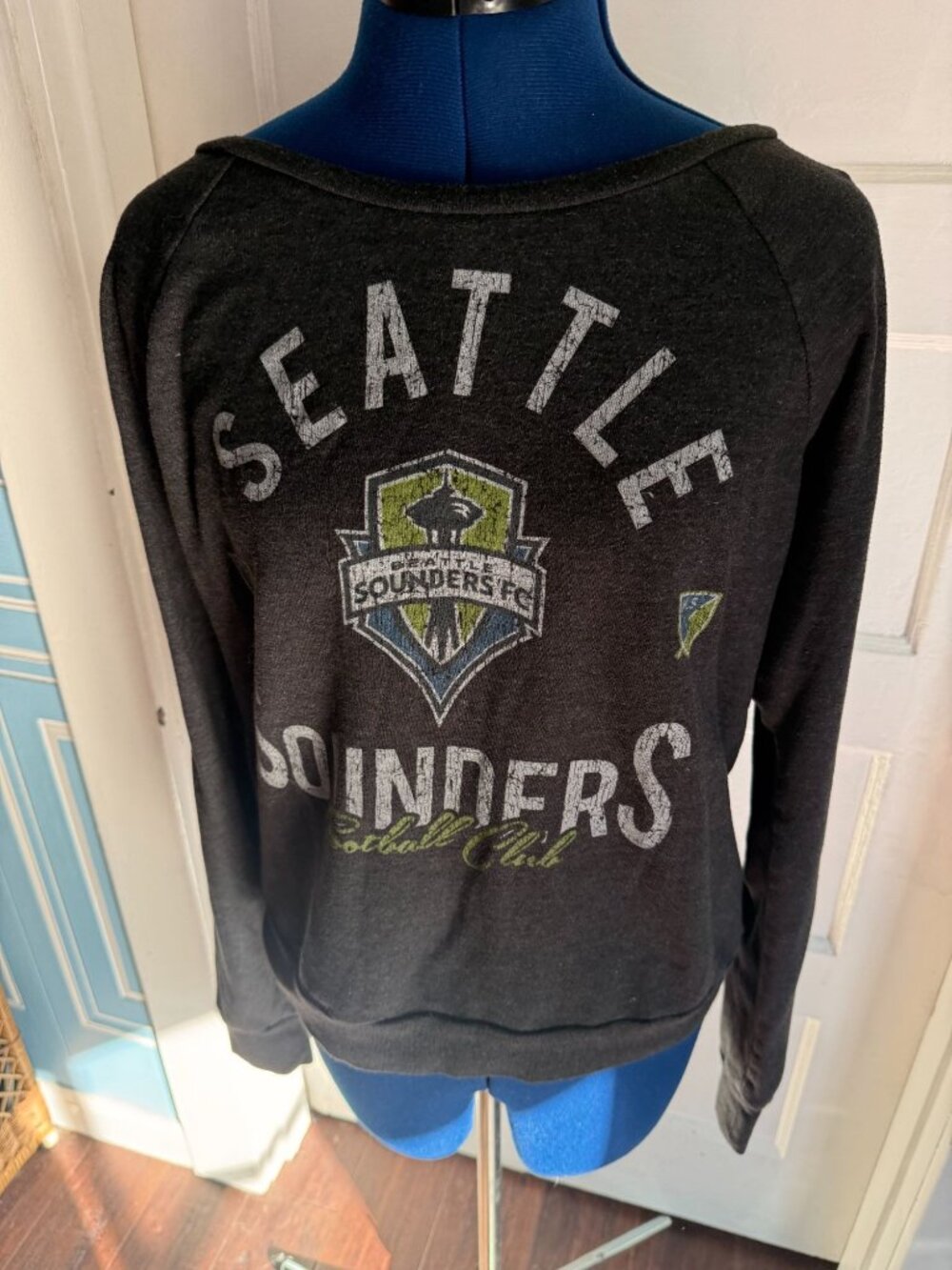 Seattle Sounders Grey L/S Round Scoopneck Logo Mitchell & Ness Slouchy Shirt MD